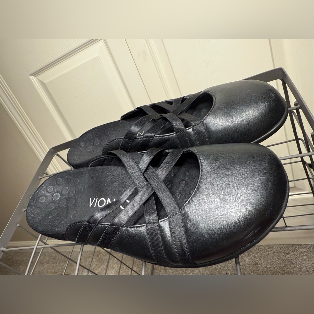 VIONIC Women's Criss Cross Elastic Black Leather Claire Slip-on Mules